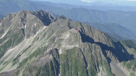 北アルプス北穂高岳で遭難　横浜市の65歳男性が約10ｍ滑落　骨折の重傷のもよう　南稜を下山中、バランス崩す　県警ヘリで救助