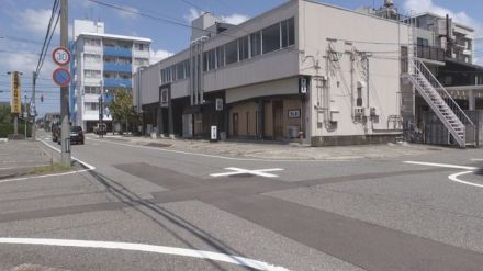 交差点で高齢者はねられる　意識不明の重体　横断歩道や信号機なし　福井市学園