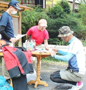 「必ず事前に登山届を」　あす「山の日」で安全啓発　三重・大杉谷登山センター前