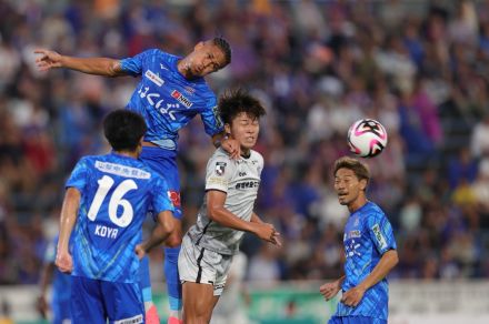 藤枝MYFC3失点の完敗で連勝ならず 甲府に0-3【J2第26節速報】