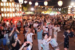 「ひろしま盆ダンス」が開幕　1万7000人が平和祈る輪　広島市中区、11日も