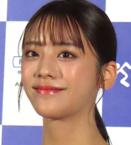 貴島明日香「Apex」コラボカフェで西村歩乃果＆すずらと３ショット