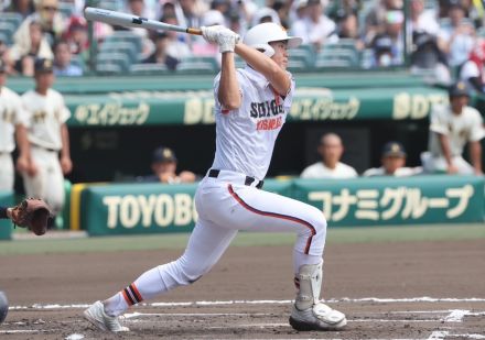 木更津総合・井上陸の豪快フルスイングに、柳田悠岐の姿が重なった【夏の甲子園ピカイチ選手・大会4日目】