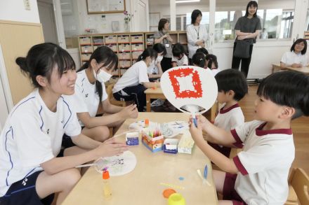 保育士の仕事に理解　「保育所等見学バスツアー」　高校生を対象に／岡山・美作地域