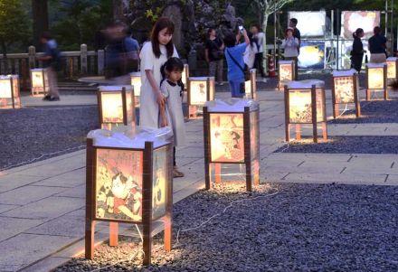 丹沢・大山、灯籠に照らされる幻想の夕べ　阿夫利神社下社から参道へ…１４日まで「絵とうろうまつり」