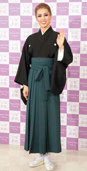 宝塚歌劇雪組トップ・彩風咲奈、本拠地ラストステージは「夢の世界だなと改めて思いました」