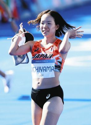 笑顔で走り切ったマラソン女子の一山麻緒に、夫・鈴木健吾が感謝「パリに彼女のおかげで来ることが出来た」【パリオリンピック】