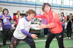 【柔道】角田夏実 ボートレース福岡で〝凱旋〟トークショー　ピットでは女子レーサーを巴投げ