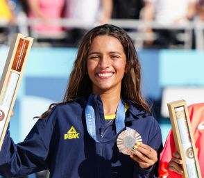 【スケボー】「小さな妖精」ライッサ・レアウが母国ブラジル代表女子サッカー＆バレーを現地応援