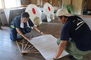 道具作り、臼太鼓踊り練習に熱　都井岬火まつり準備着々