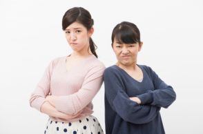 「上の子はアンタと違って…」子どもを傷つけた義母の無神経な一言。30代女性が青ざめたヤバすぎる「無自覚マウンティング姑」