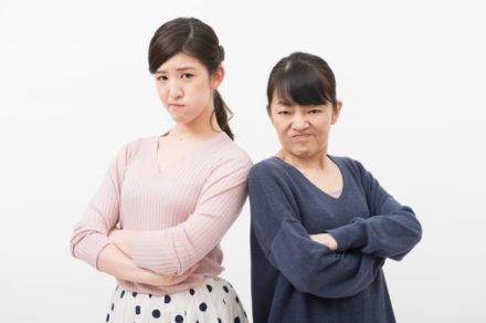 「上の子はアンタと違って…」子どもを傷つけた義母の無神経な一言。30代女性が青ざめたヤバすぎる「無自覚マウンティング姑」