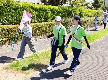 看護学生「平和の灯」徒歩でつなぐ　北九州市小倉から長崎市まで　福岡、佐賀、長崎の10校が参加