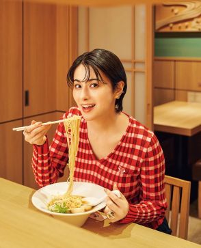 ホラン千秋、新店「麺 銀座おのでら本店」でラーメン欲を満たす