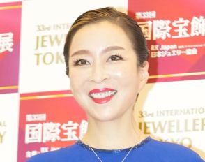 真矢ミキ「五輪ネックレス」初公開　柔道団体銀のウルフ・アロンとかけあいトーク