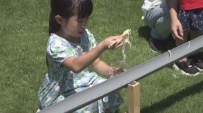 生地から作ったうどん流しやスイカ割りに夏のひと時味わう　根津記念館で子ども夏祭り　山梨市