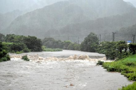 台風5号が岩手県に記録的大雨もたらす　最大2千人避難、床上浸水も