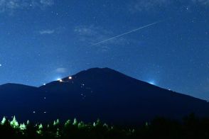 ペルセウス座流星群が極大　富士山上空でも　ピークは13日夜明け前