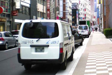 そこかしこで見かける「一方通行」で「右に寄せて」駐停車は原則として違法！　唯一の例外とは？