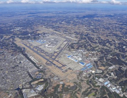 成田空港で貨物機緊急着陸　タイヤ破裂、滑走路閉鎖