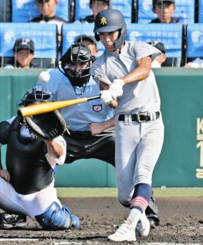 『低反発バット』甲子園で右打者初の本塁打 青森山田・佐藤洸史郎が4回に大会2号となるソロ