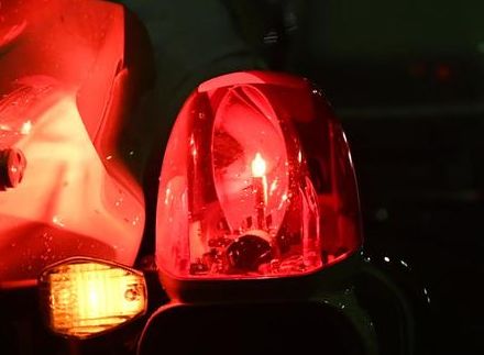 歩道を歩いていた男性をはね、救護せず逃走　ひき逃げの疑いで佐賀市の26歳男を逮捕