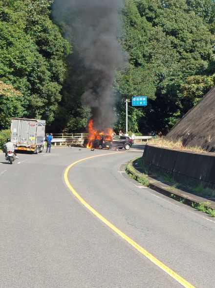 【速報】車とバイク計4台が絡む事故　バイクの50代男性が意識不明　広島