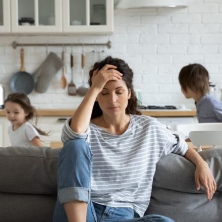 「母親は自分のために1日30分しか使えない」母親の8割は自分より子どもを優先…実は親こそセルフケアをするべき理由