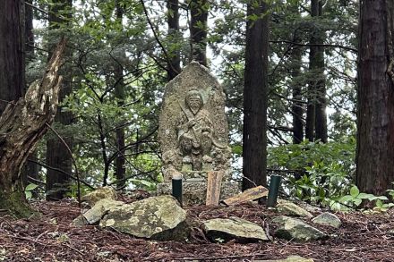 弘法大師が開いた天空の聖地へ！　高野山は涼しく快適な別天地、聖地「奥之院」を歩く