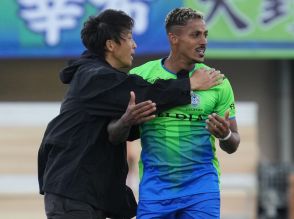 「“月間優秀チーム賞”としてみんなで喜びたい」湘南がW受賞!! MVPにルキアン、優秀監督賞に山口智氏