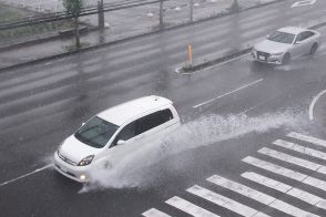 ゲリラ豪雨に雹でヘタしたら愛車はボッコボコ！　上空からの攻撃より「愛車」を守る手段とは