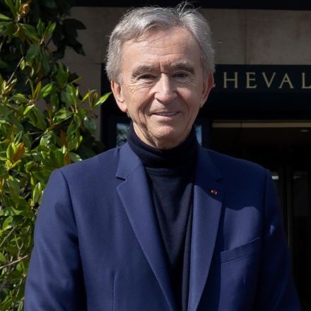 LVMHのアルノー会長、競合リシュモンの少数株主に　一族の投資会社を通じて