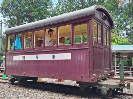 現存唯一の鉄道車両で「髪切って、ひげ剃ってきた！」長野の山中に残る“動く床屋さん”とは