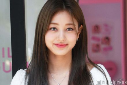 TWICEジヒョ、変形トップスで美しい背筋披露に反響 サナとのデート報告も「圧巻のスタイル」「見惚れた」