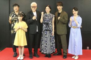 映画「オオムタアツシの青春」　陣内孝則さんら会見　カレーの紹介も