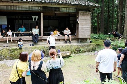 「ワオーン」オオカミの鳴きまね披露　アニメ映画のモデル、富山県上市町「花の家」で遠吠えコンテスト