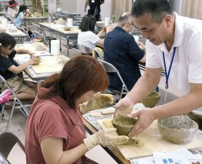 弥生土器作りに23人　三重県埋文セ嬉野分室　なんでも実験考古学講座