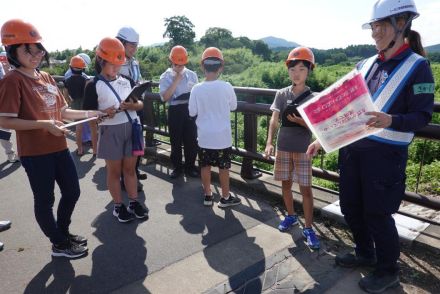 〝ドボジョ〟　橋を解説　茨城・笠間でイベント　小中学生招き体験や見学