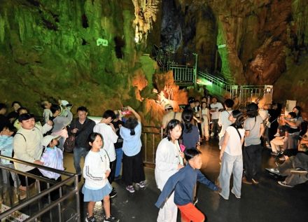 「天然クーラー」人気　あぶくま洞に涼求め　福島県田村市