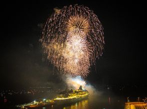 サンポートで「さぬき高松まつり」打ち上げ花火大会　4000発が夜空彩る