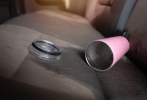 レンタカーで旅行中、子どもが車内にお茶をこぼしてしまったら償費用はかかりますか？