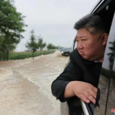 北朝鮮・金正恩氏の水害現地視察で浮かぶ統治の限界、パリ五輪では南北朝鮮選手が交流