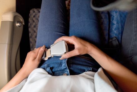 これは気まずい。飛行機の1列目を予約した女性に悲劇、機内に乗り込むと「衝撃の光景」が（アメリカ）