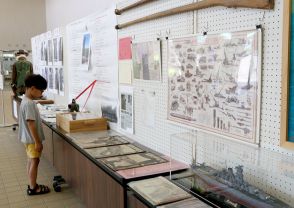 戦時下の古里知って　岩手・奥州　胆沢特別企画展　被弾した鐘、飛行場資料など紹介　戦後79年