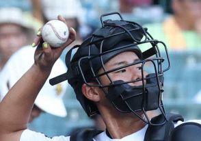 夕闇の甲子園　カラーネイルで捕手サインはっきり　2部制に対応