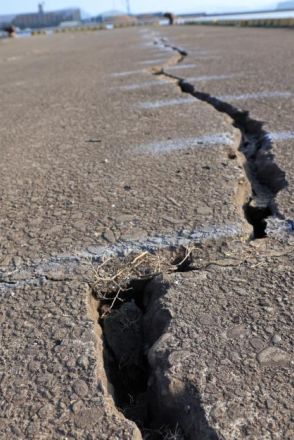 日南で山腹崩壊、液状化確認　宮崎県震度６弱１週間