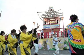 回転櫓盆踊り始まる　福島県いわき市