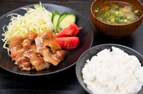 私たち夫婦は「ごはんをよくおかわり」するので周りより食費がかかります。「ごはんおかわり自由」の定食屋に行ったほうが食費を抑えられますか？