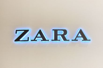 【ZARA】コンパクトなのに収納力がすごい！スマホと財布がまるっと入る「高見えバッグ」3選《購入レビュー》