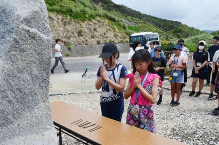 1484人が犠牲になった対馬丸沈没から80年、悲劇忘れない…沖縄の小学生、遺体が漂着した宇検村の海岸で記憶の継承誓う